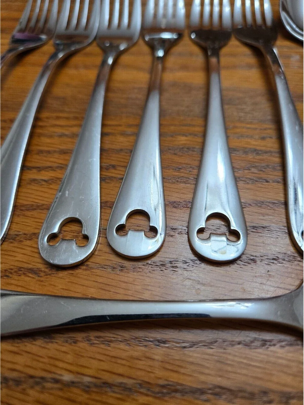 Disney Parks Mickey Mouse Icon 30 Piece Stainless Steel Silverware Set